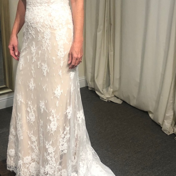 Never-Been-Worn Wedding Dress - Picture 2 of 11